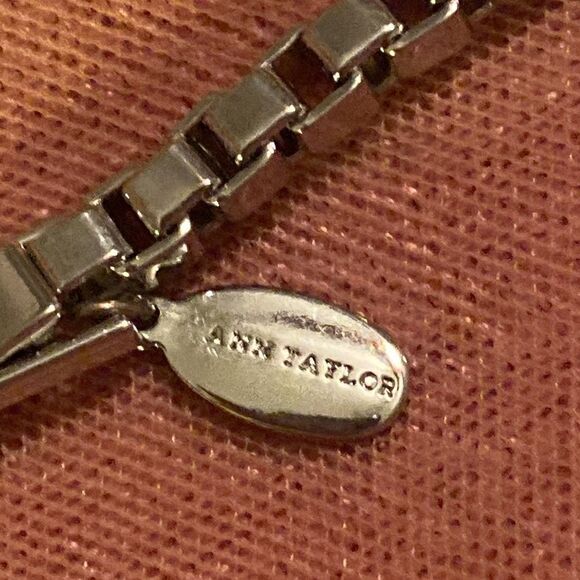 Ann Taylor Chain Link Necklace with Crystals! - Picture 6 of 13
